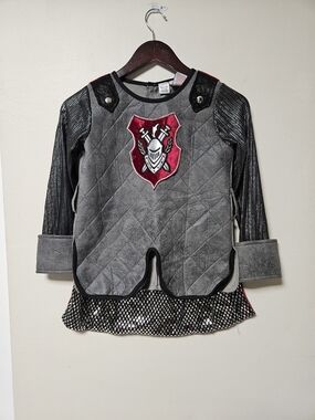 Kids Gray Knight Quilted Top with Red Crest - Dream Play Imagine